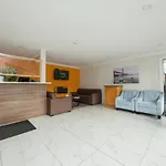 Howard Johnson By Wyndham Downtown Kamloops