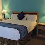 Howard Johnson By Wyndham Downtown Kamloops