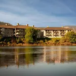 Riverland Inn & Suites