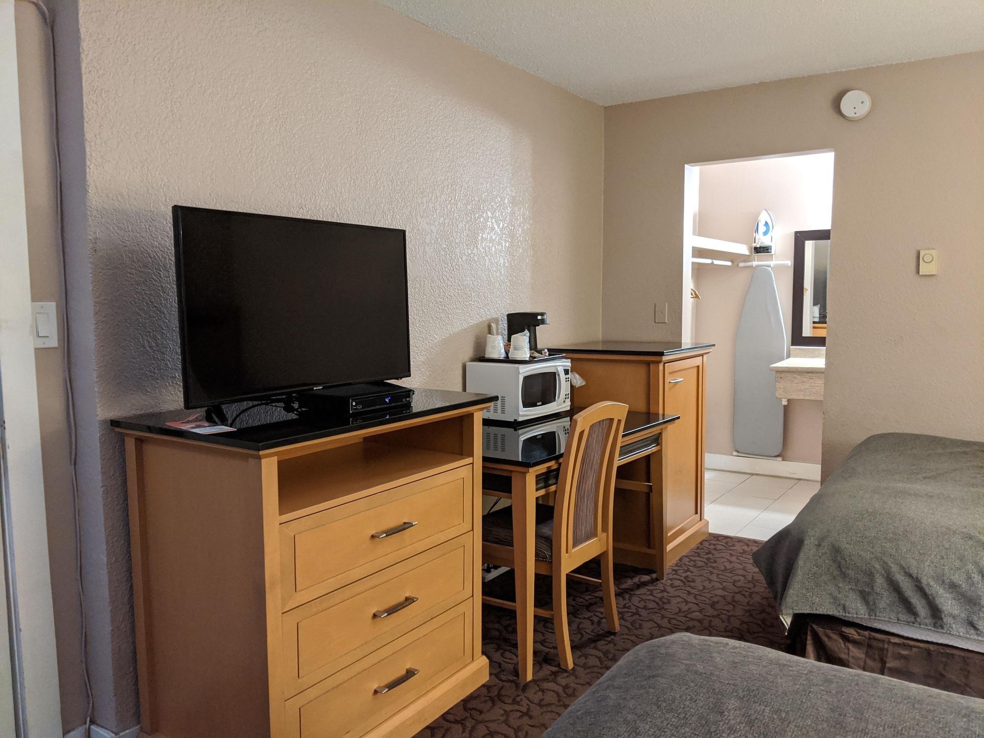 Howard Johnson By Wyndham Downtown Motel 3*