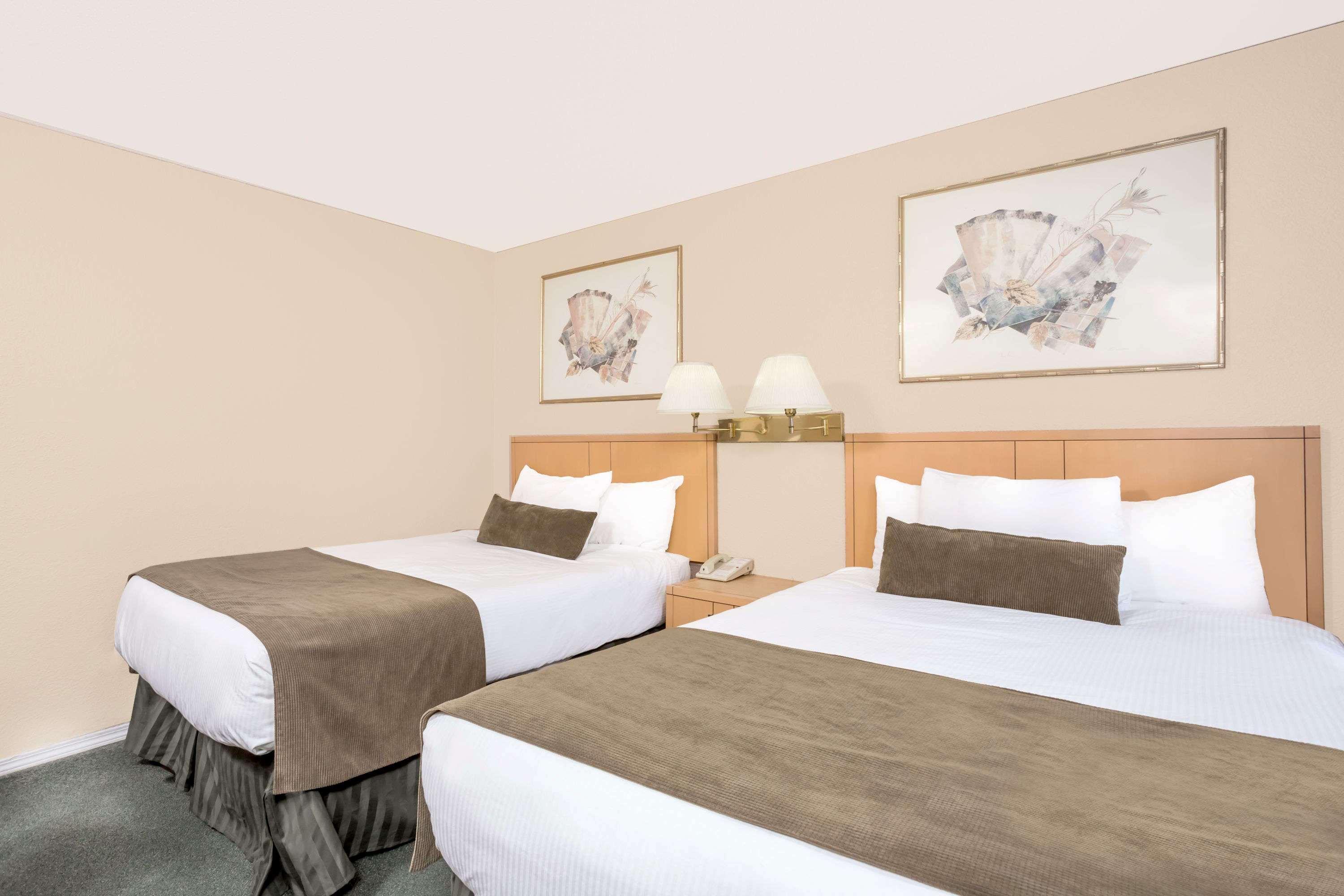 Howard Johnson By Wyndham Downtown 3*