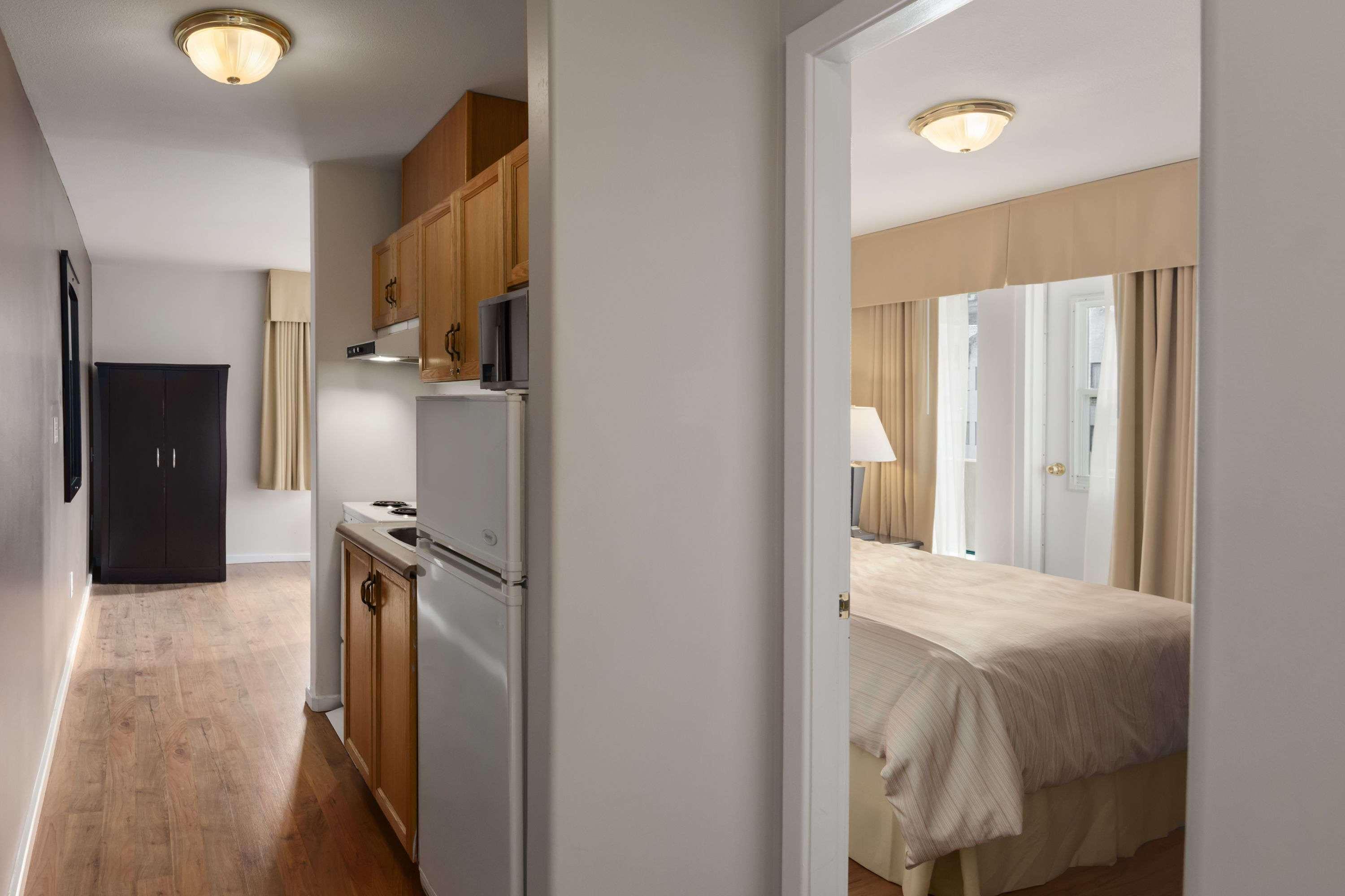 Days By Wyndham Bc Hotel 3*