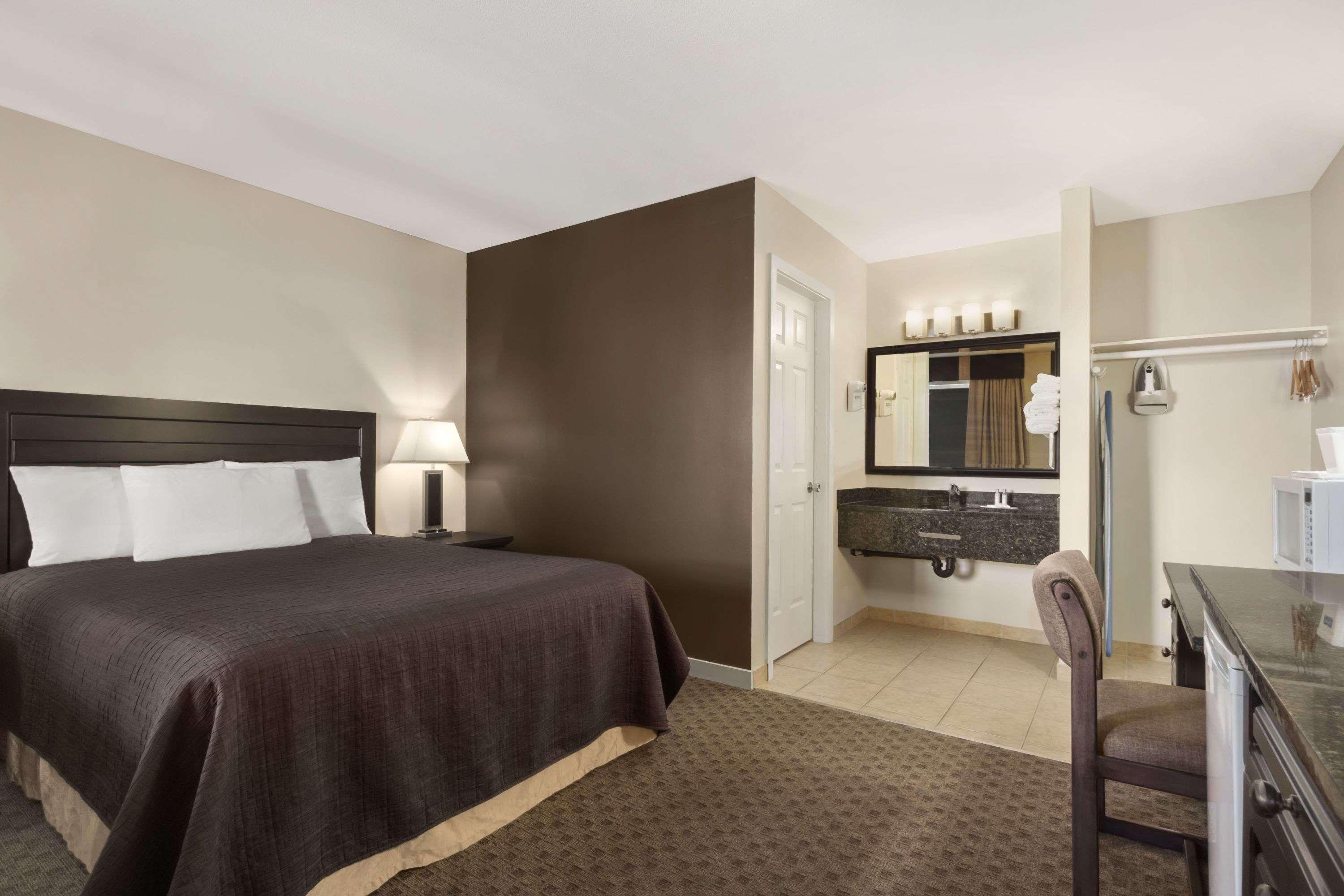 Travelodge By Wyndham Mountview Hotel