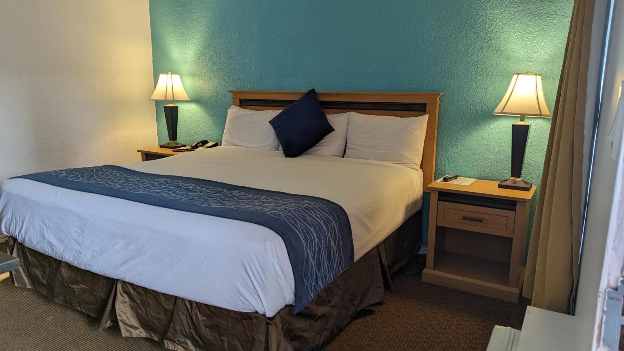 Howard Johnson By Wyndham Downtown Motel Kamloops