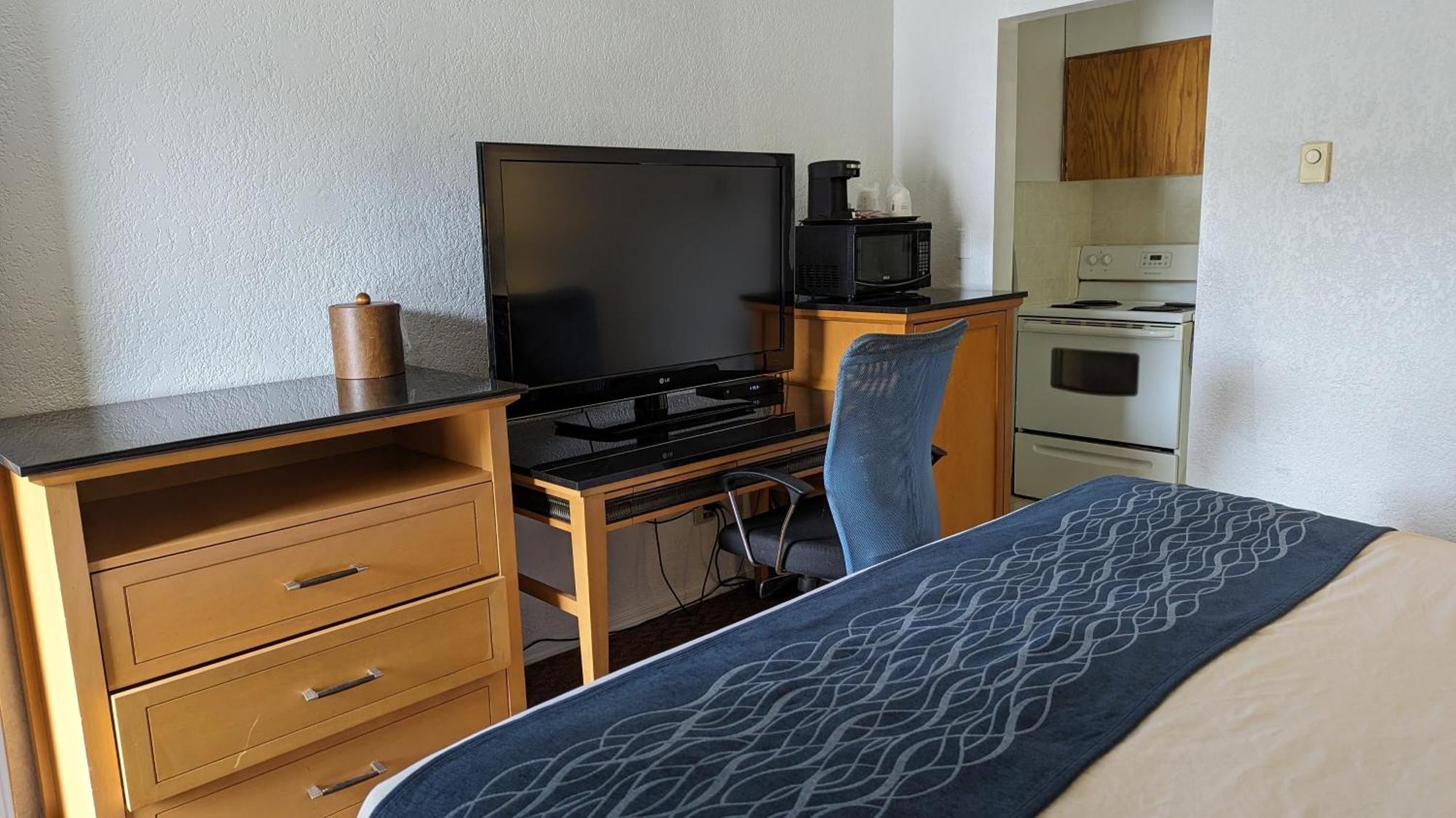 Howard Johnson By Wyndham Downtown Motel Kamloops