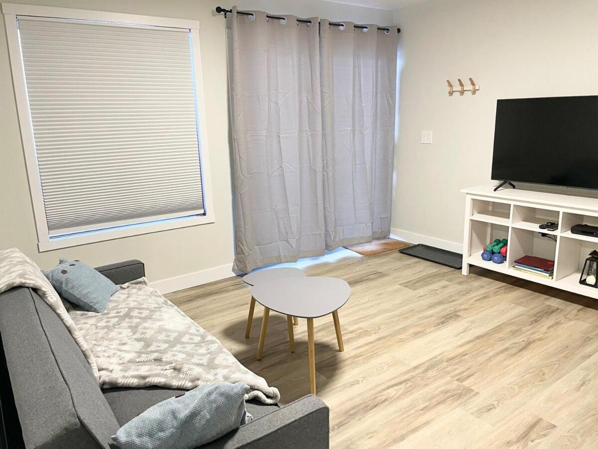 Apartment With A View! Close To City Amenities Kamloops