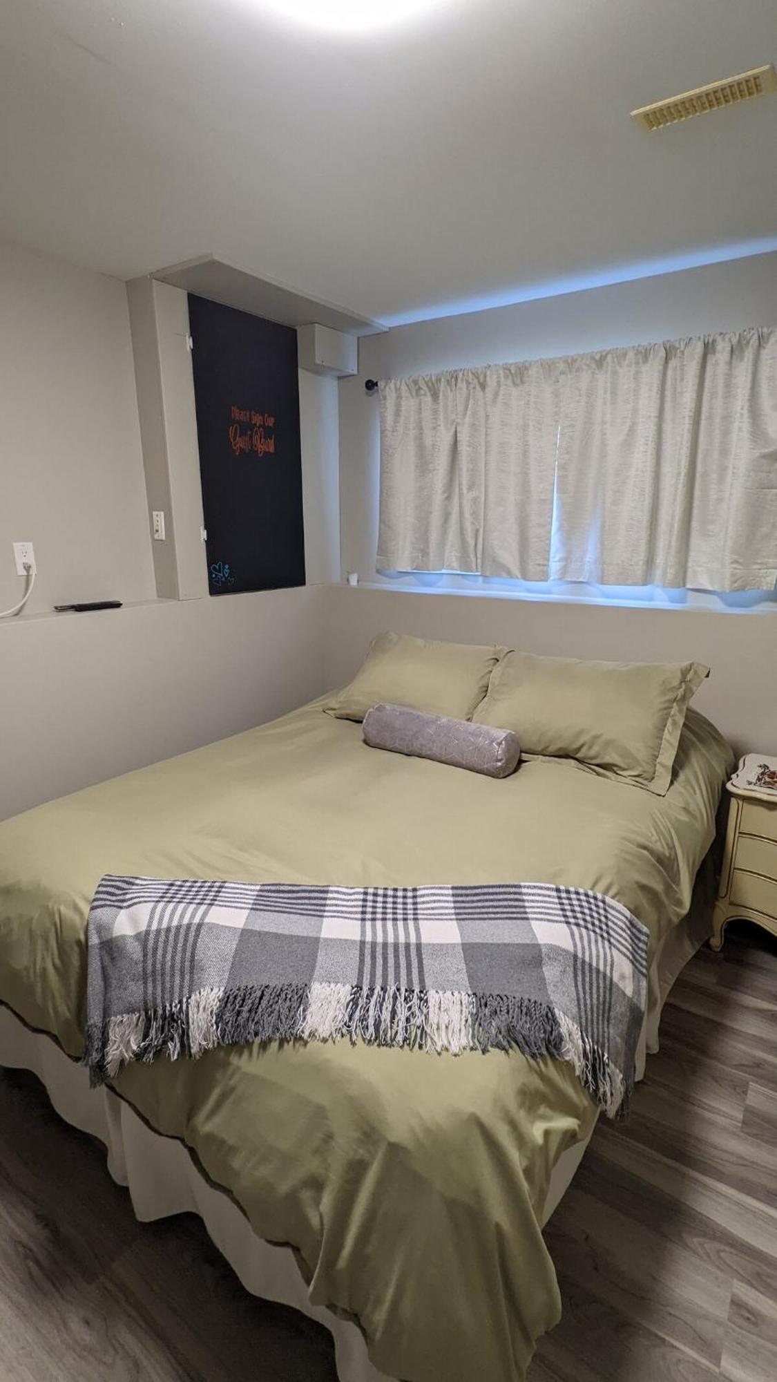 Private Sweetsuite 1 Bdrm Bathroom Mini-Kitchen Apartment