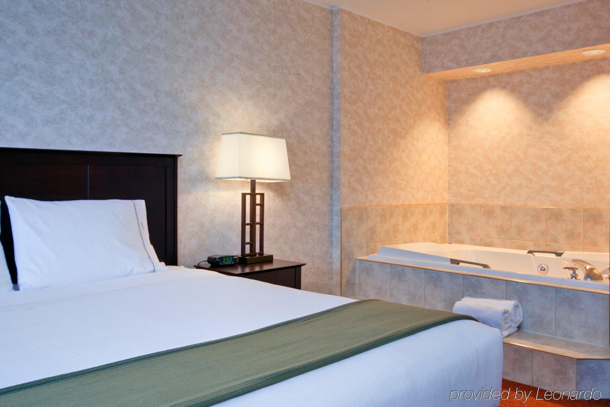 Express By Ihg Hotel 3*