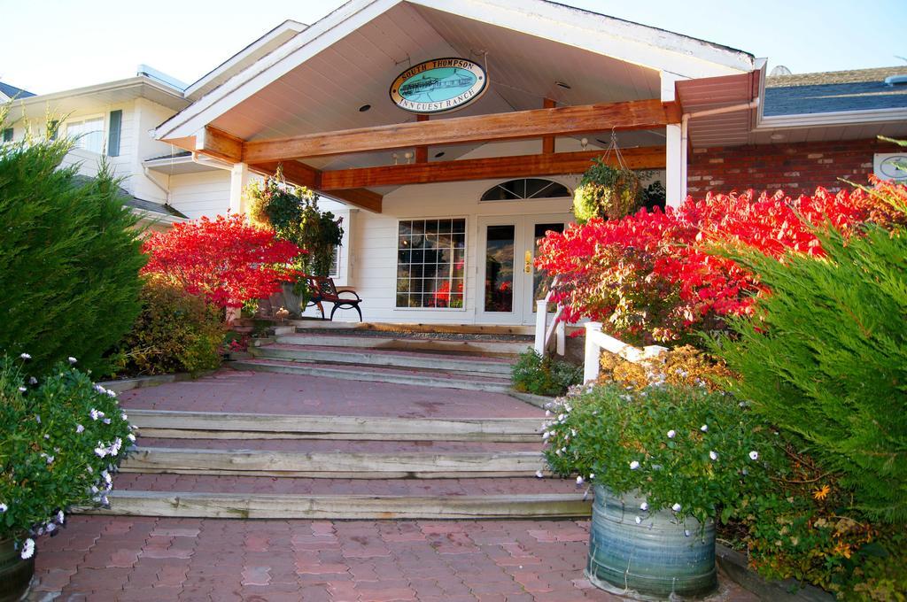 Hotel South Thompson & Conference Centre 4*