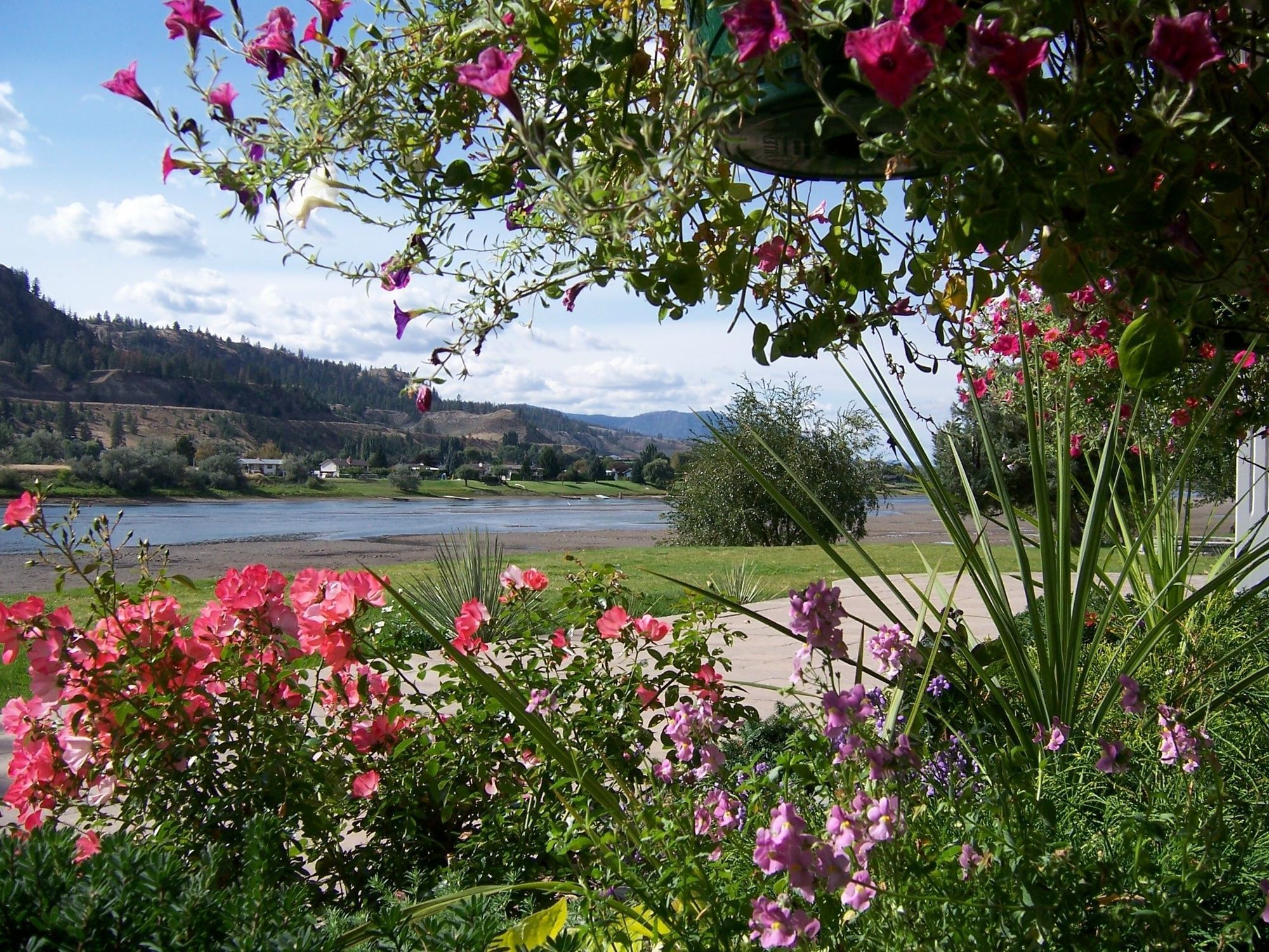 South Thompson & Conference Centre Hotel 4*