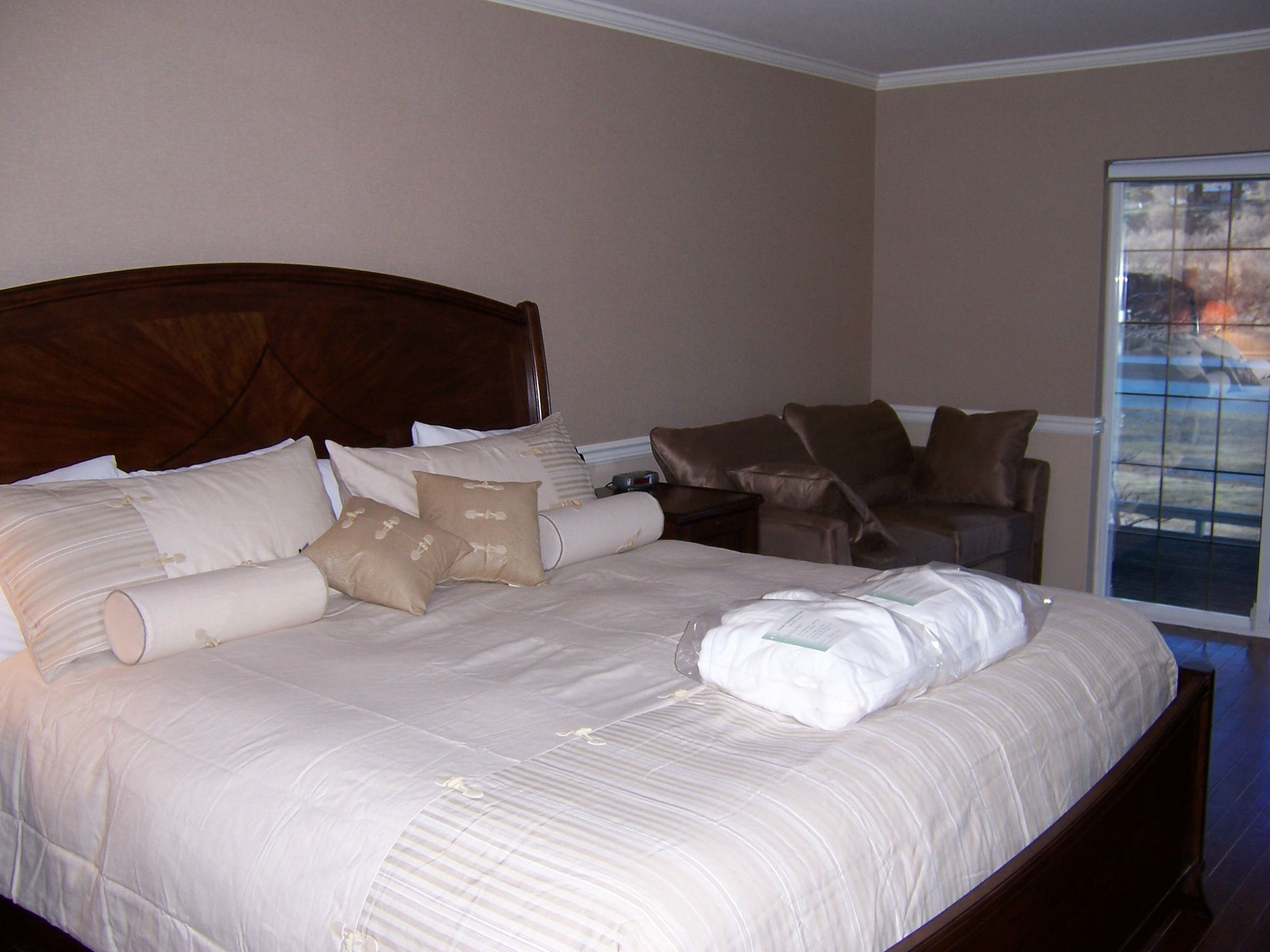 Hotel South Thompson & Conference Centre