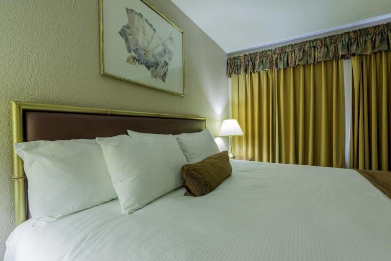 Howard Johnson By Wyndham Downtown Kamloops