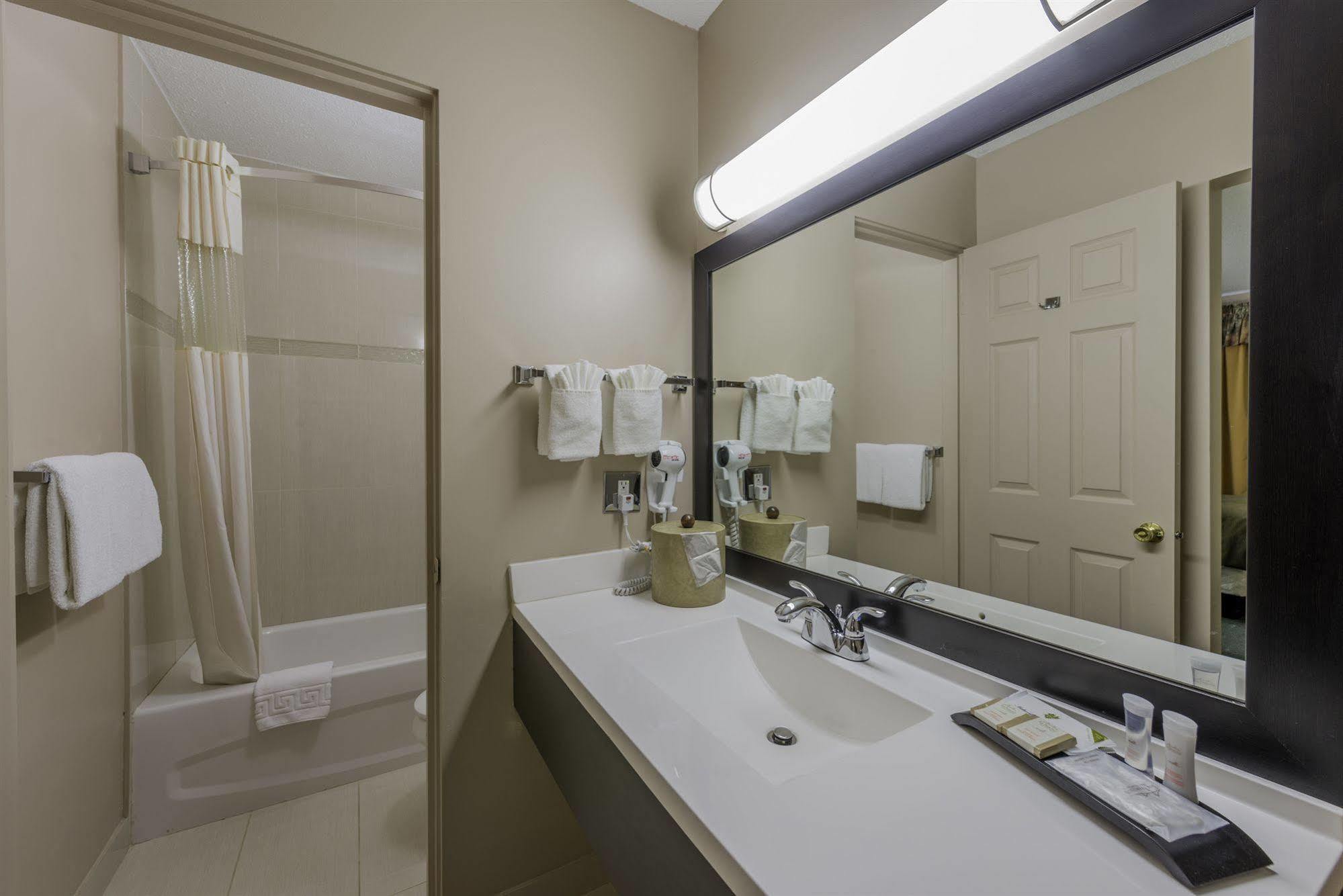 Howard Johnson By Wyndham Downtown Motel 3*
