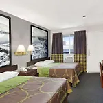 Super 8 By Wyndham Kamloops East