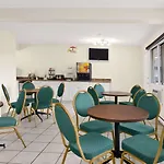 Super 8 By Wyndham Kamloops East