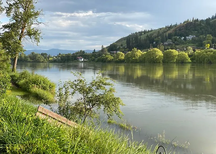 Rayleigh Riverfront Retreat- Peaceful Garden Oasis-25 Minutes To Ski Hill