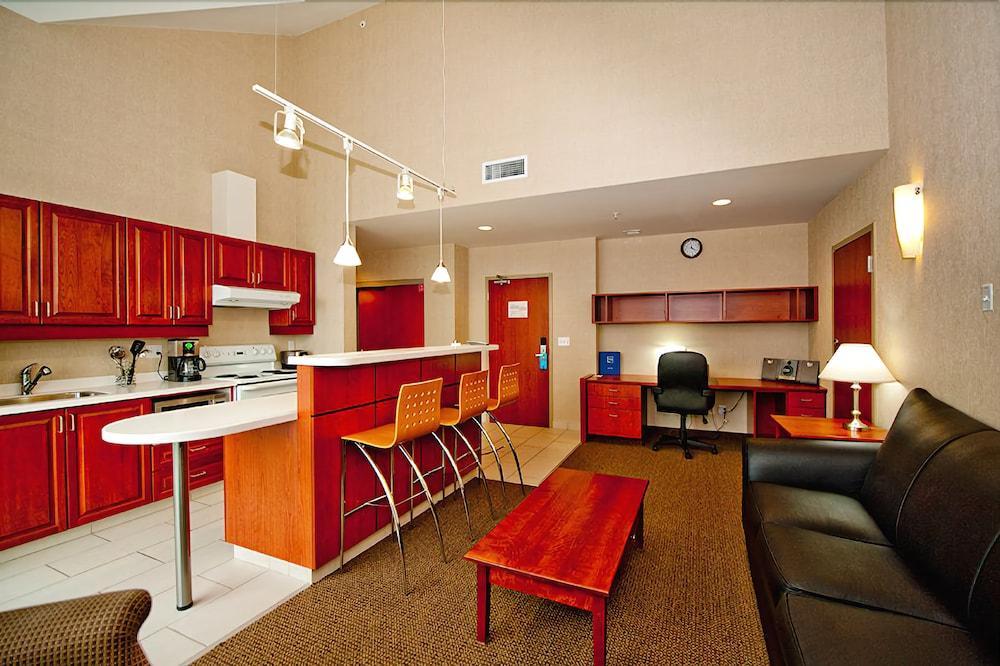 Hotel & Conference Centre - 2*