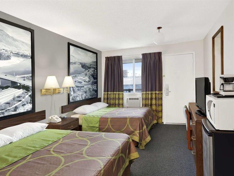 Motel Super 8 By Wyndham East