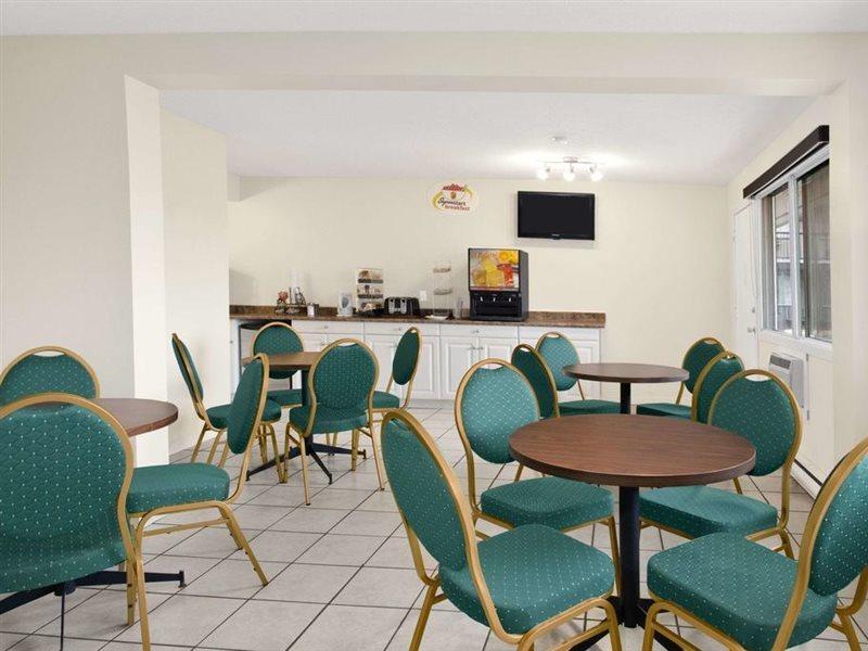 Super 8 By Wyndham East Kamloops