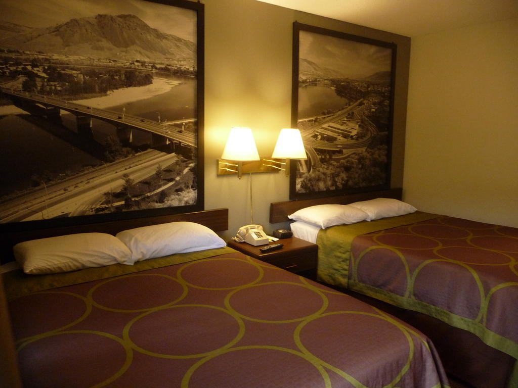 Super 8 By Wyndham East Kamloops