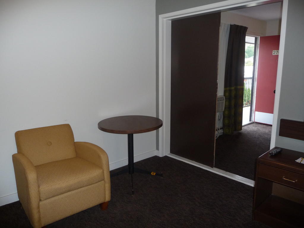 Super 8 By Wyndham East Kamloops