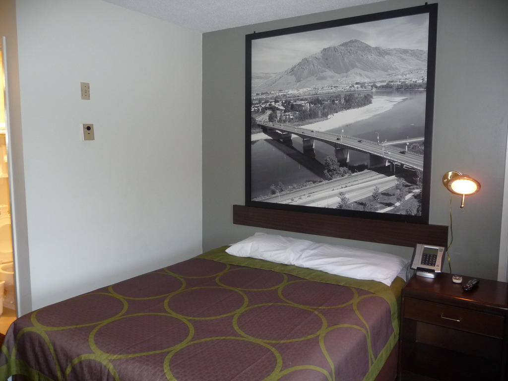 Super 8 By Wyndham East