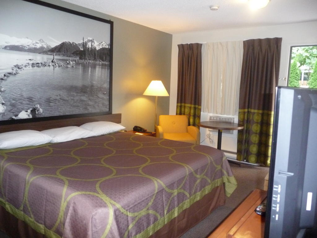 Super 8 By Wyndham East Motel Kamloops