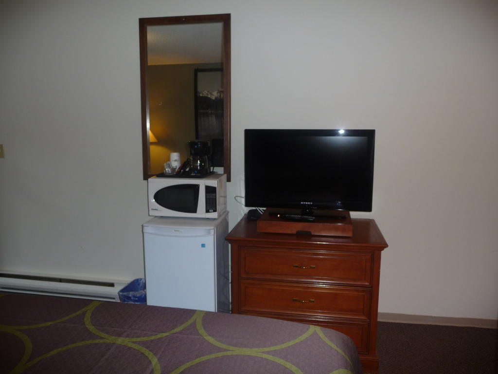 Super 8 By Wyndham East Motel 3*