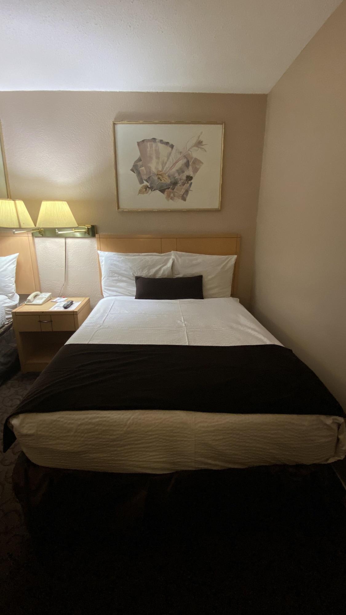 Howard Johnson By Wyndham Downtown Motel Kamloops