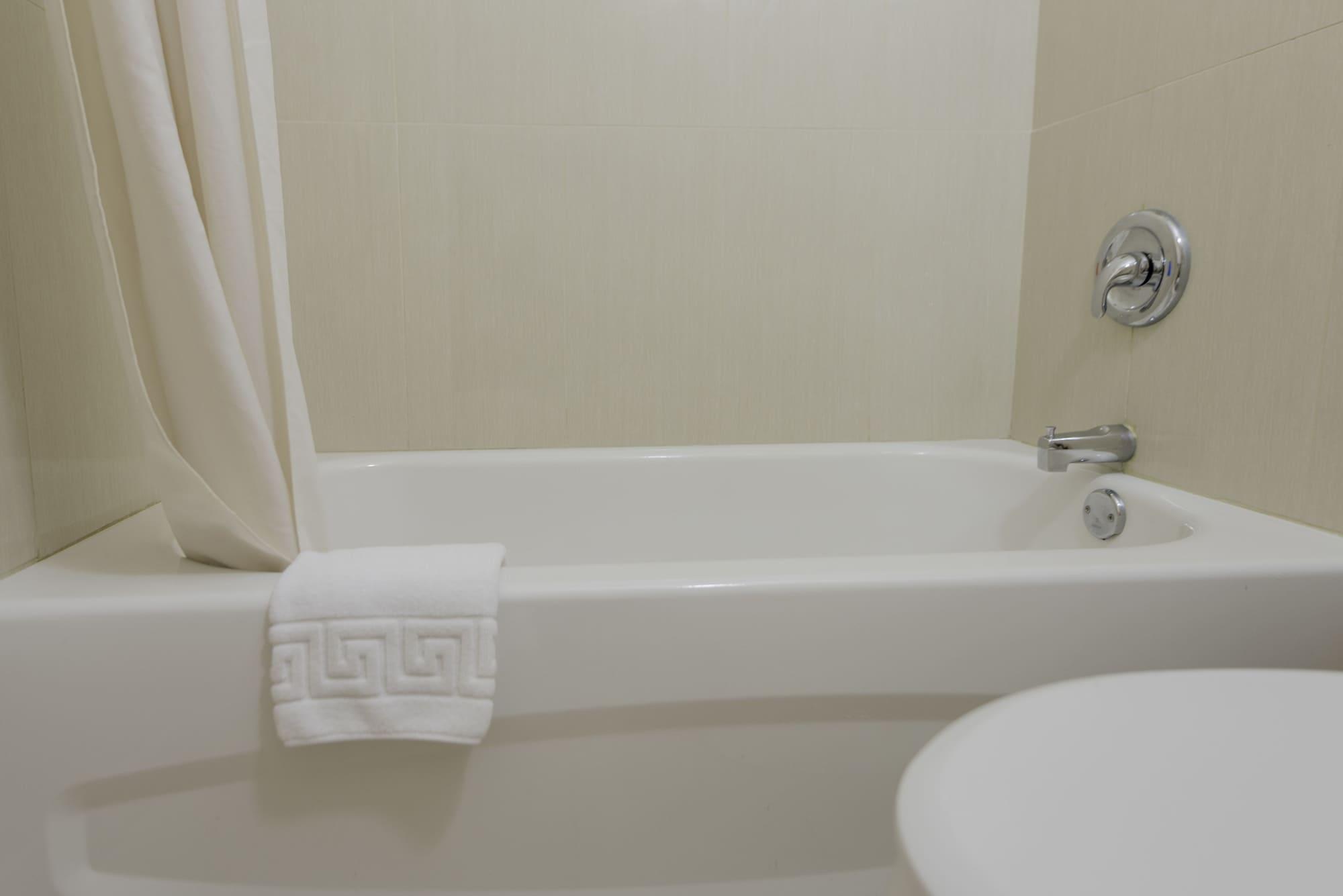 Howard Johnson By Wyndham Downtown