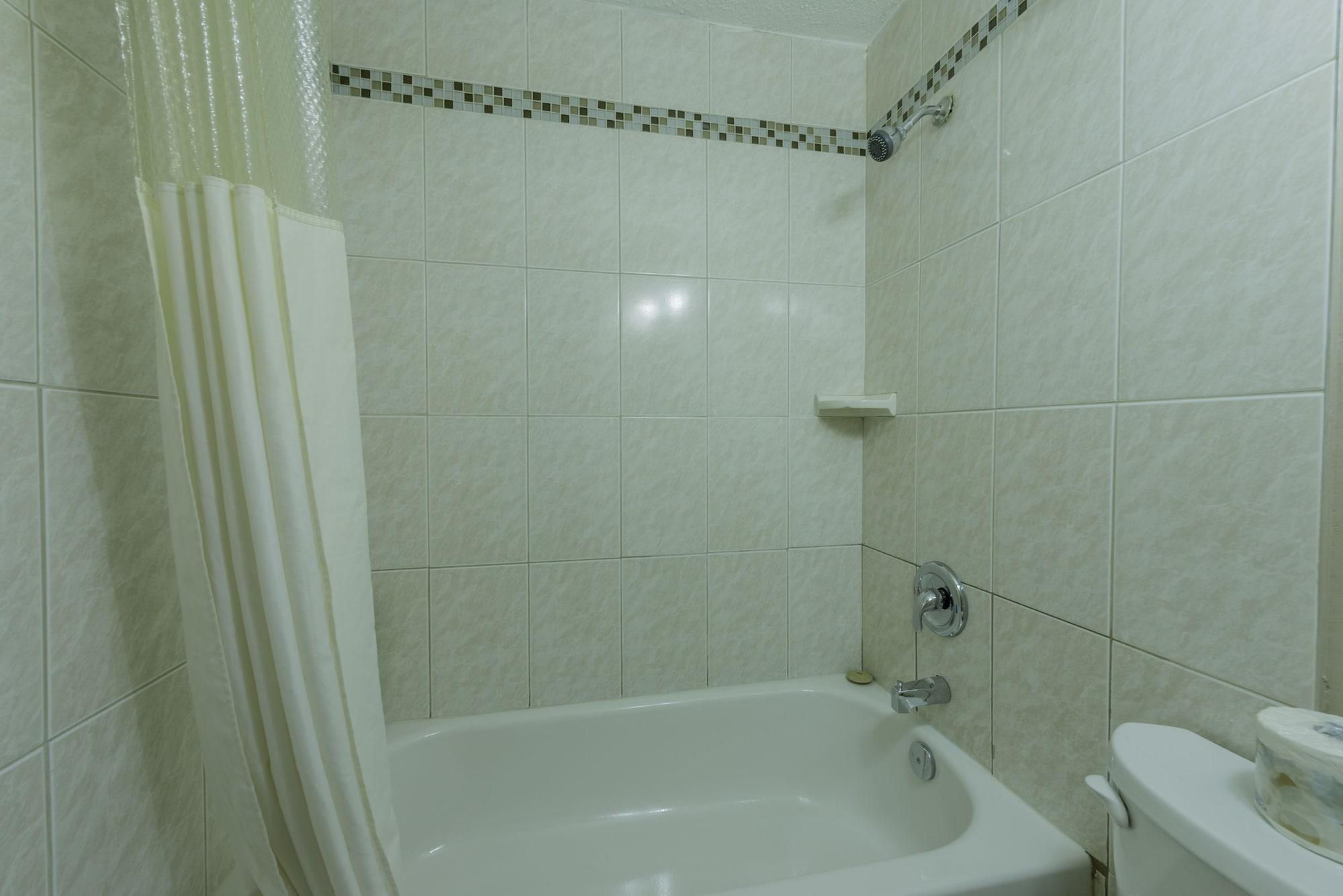 Howard Johnson By Wyndham Downtown Motel Kamloops