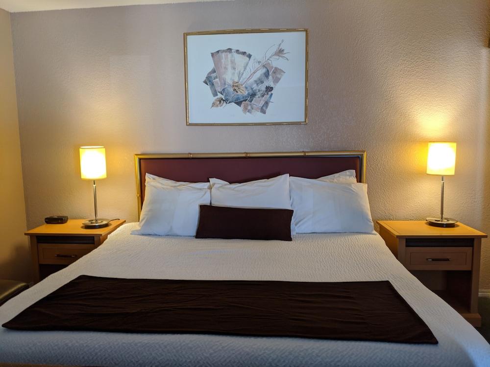 Howard Johnson By Wyndham Downtown Motel