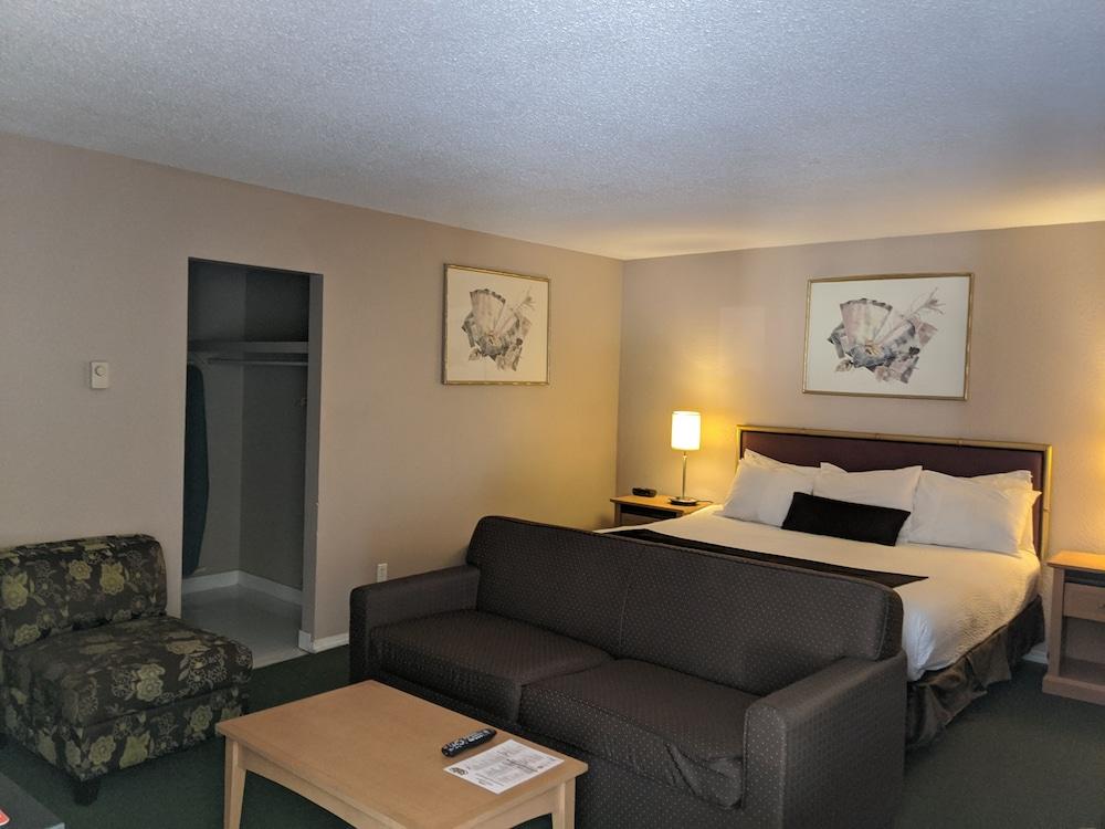 Howard Johnson By Wyndham Downtown Motel Kamloops