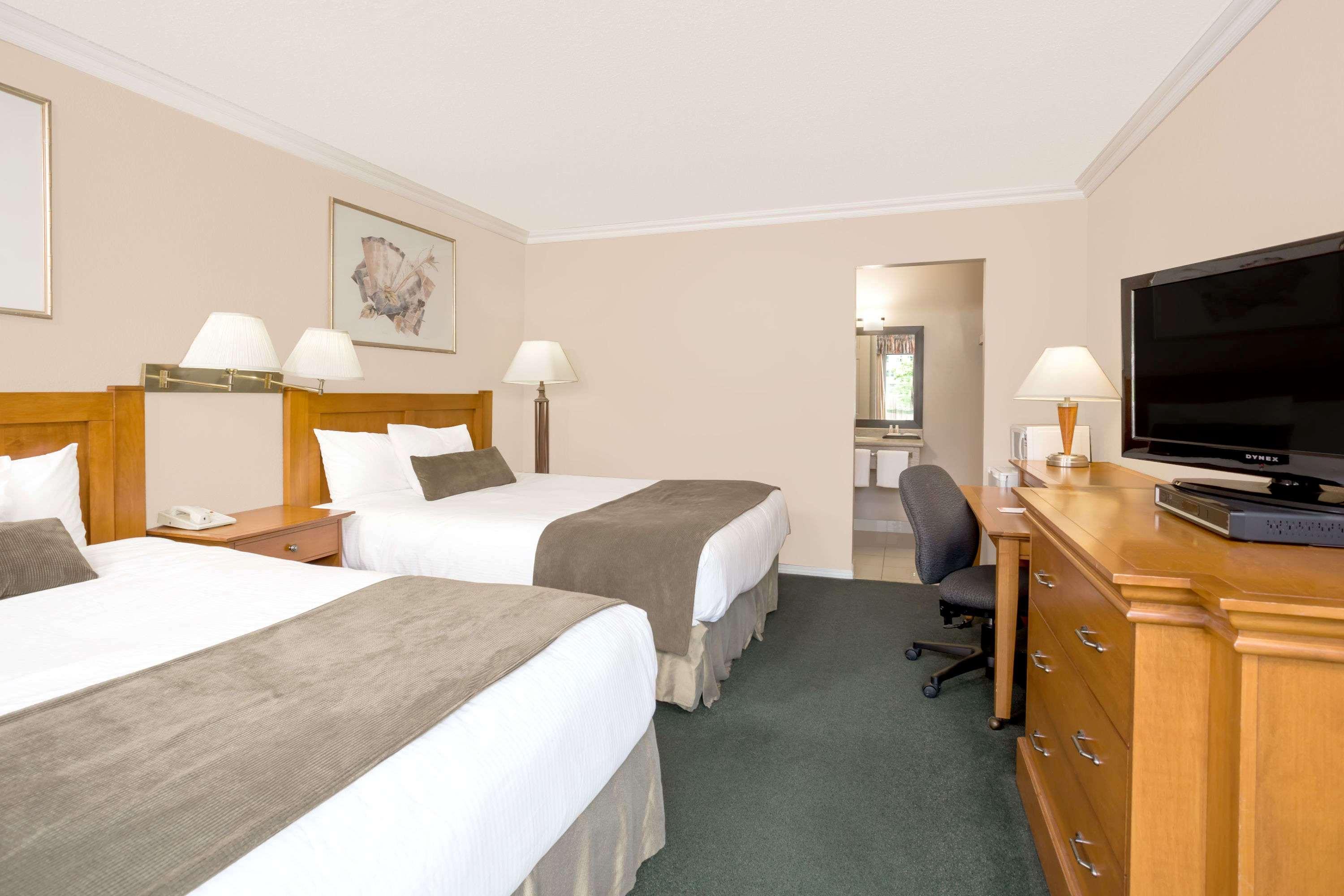 Howard Johnson By Wyndham Downtown Motel