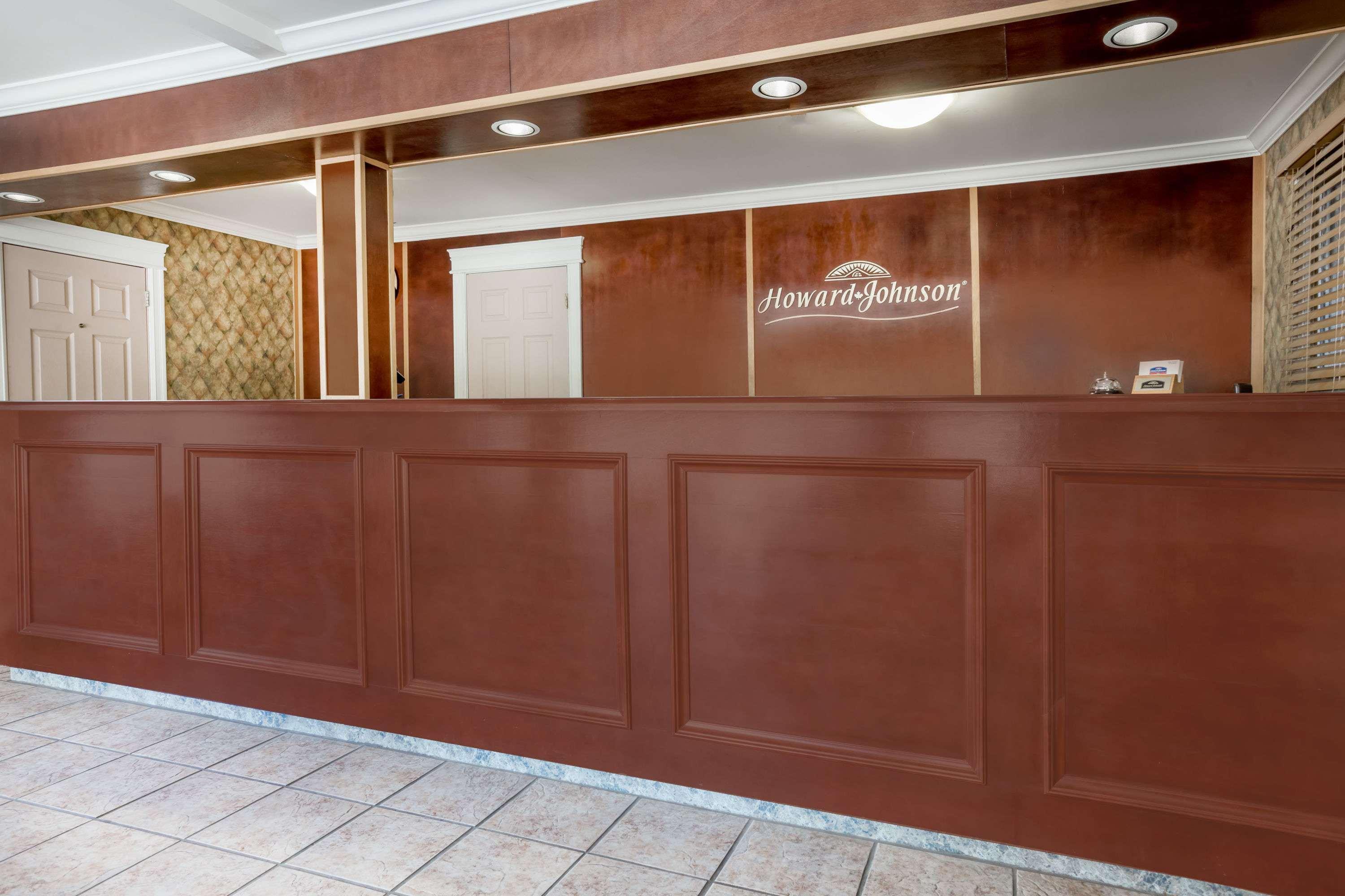 Howard Johnson By Wyndham Downtown Kamloops