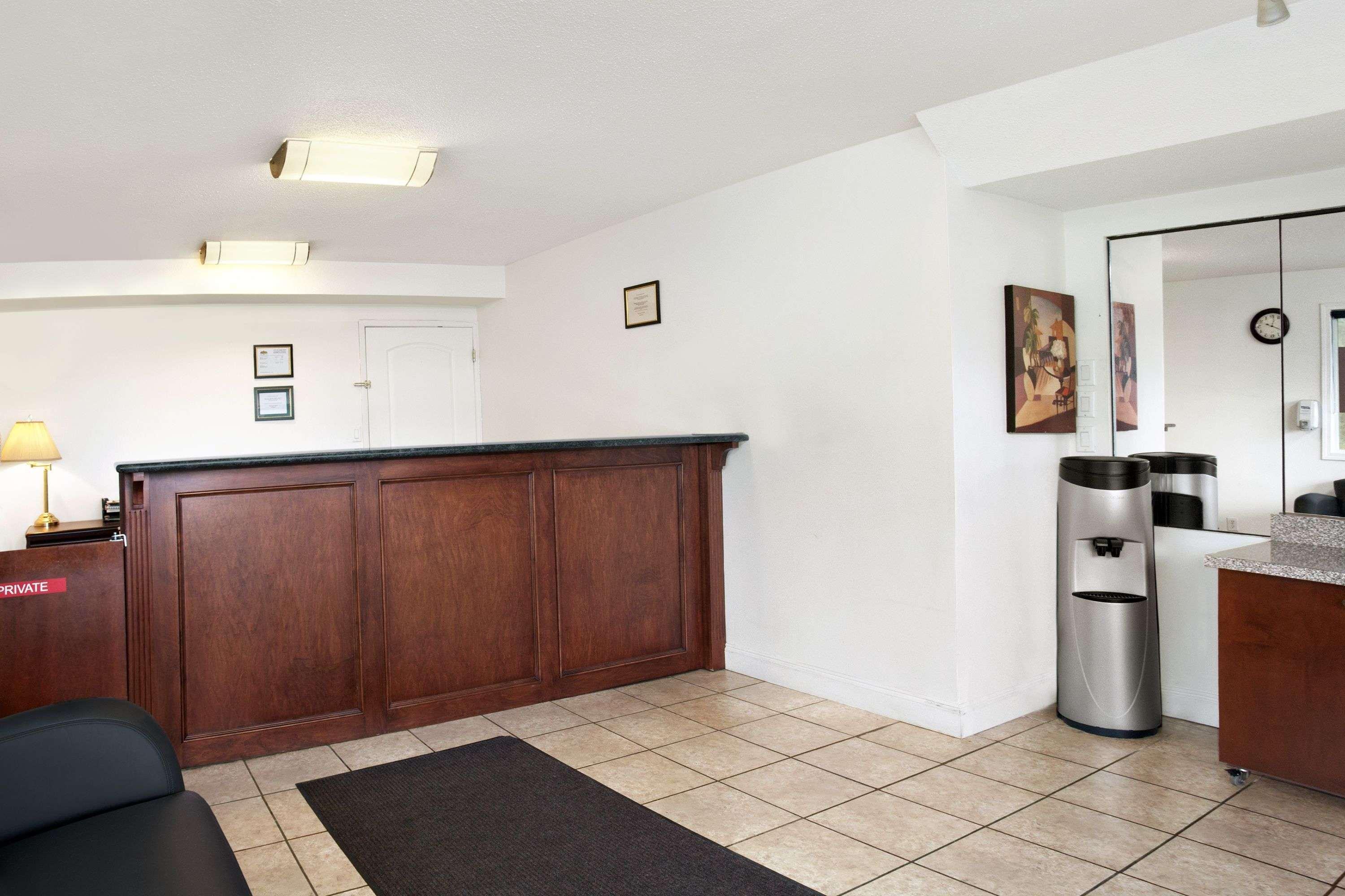 Super 8 By Wyndham East Motel 3*