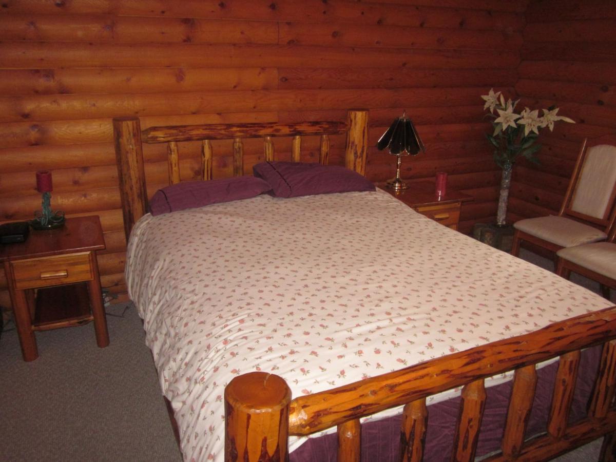 Log Bed & Breakfast *