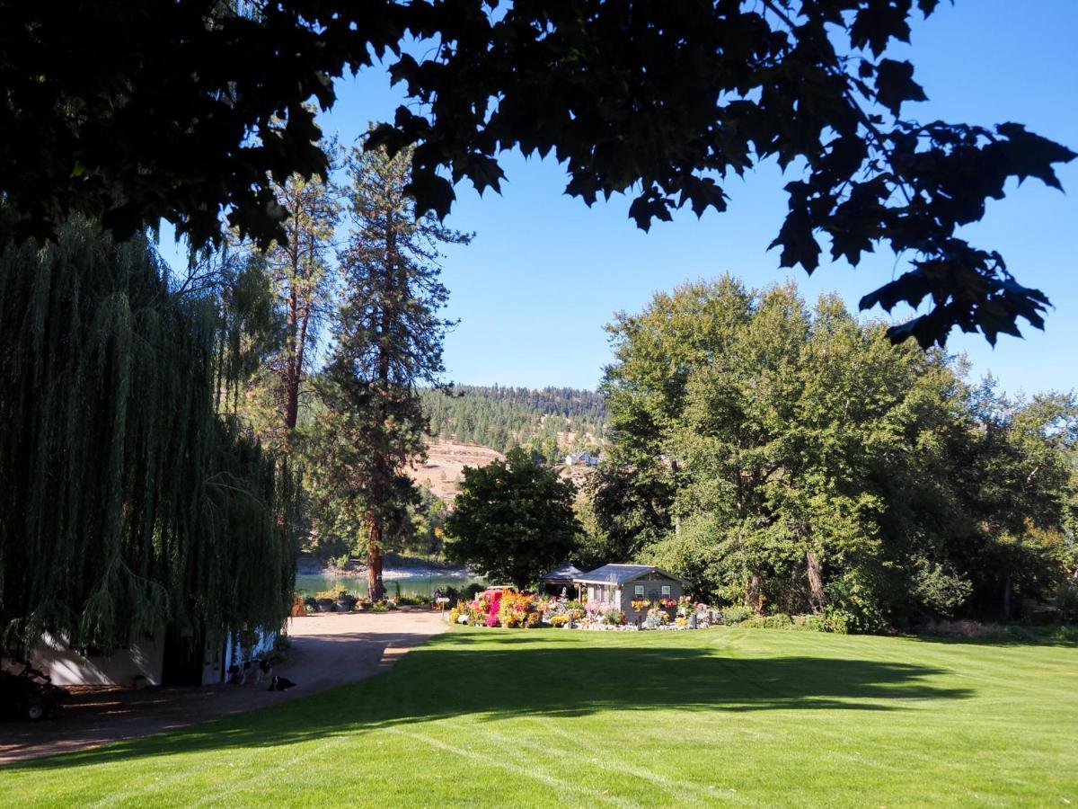 Rayleigh Riverfront Retreat- Peaceful Garden Oasis-25 Minutes To Hill Kamloops