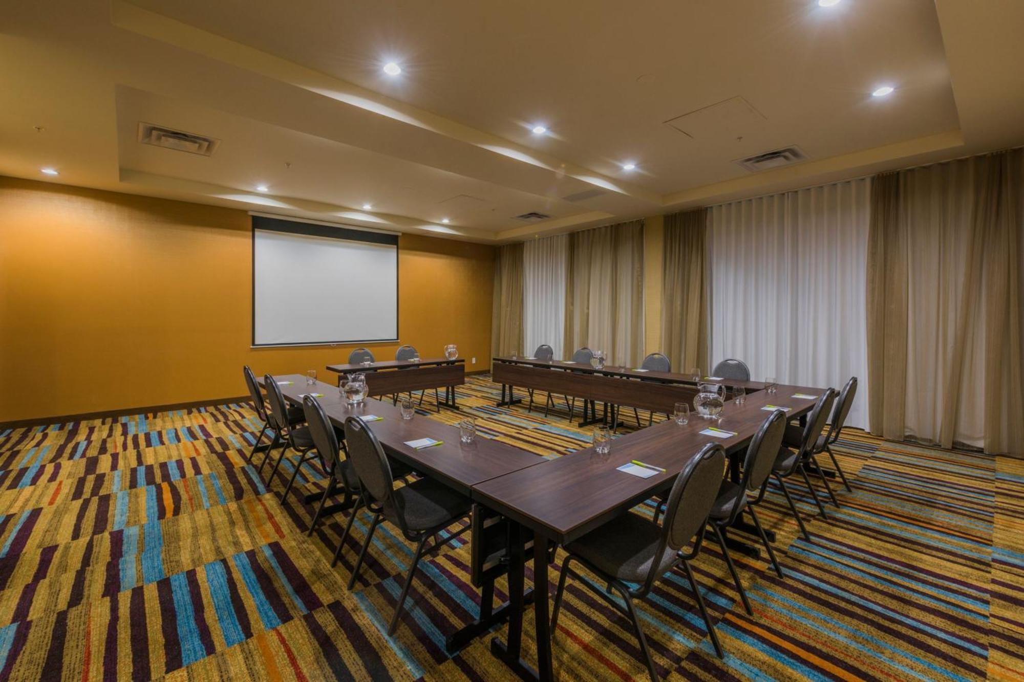 Hotel Fairfield & By Marriott Kamloops