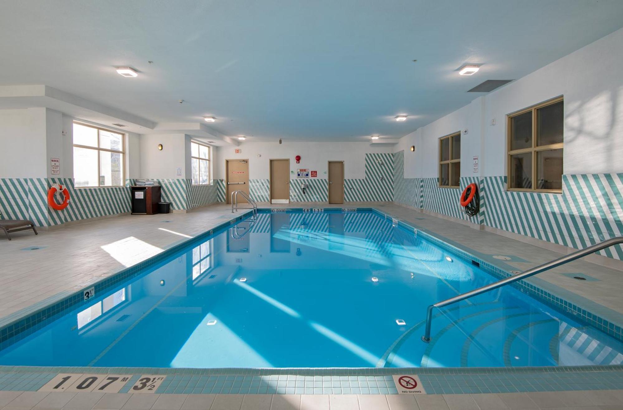 And Suites-kamloops By Ihg 3*