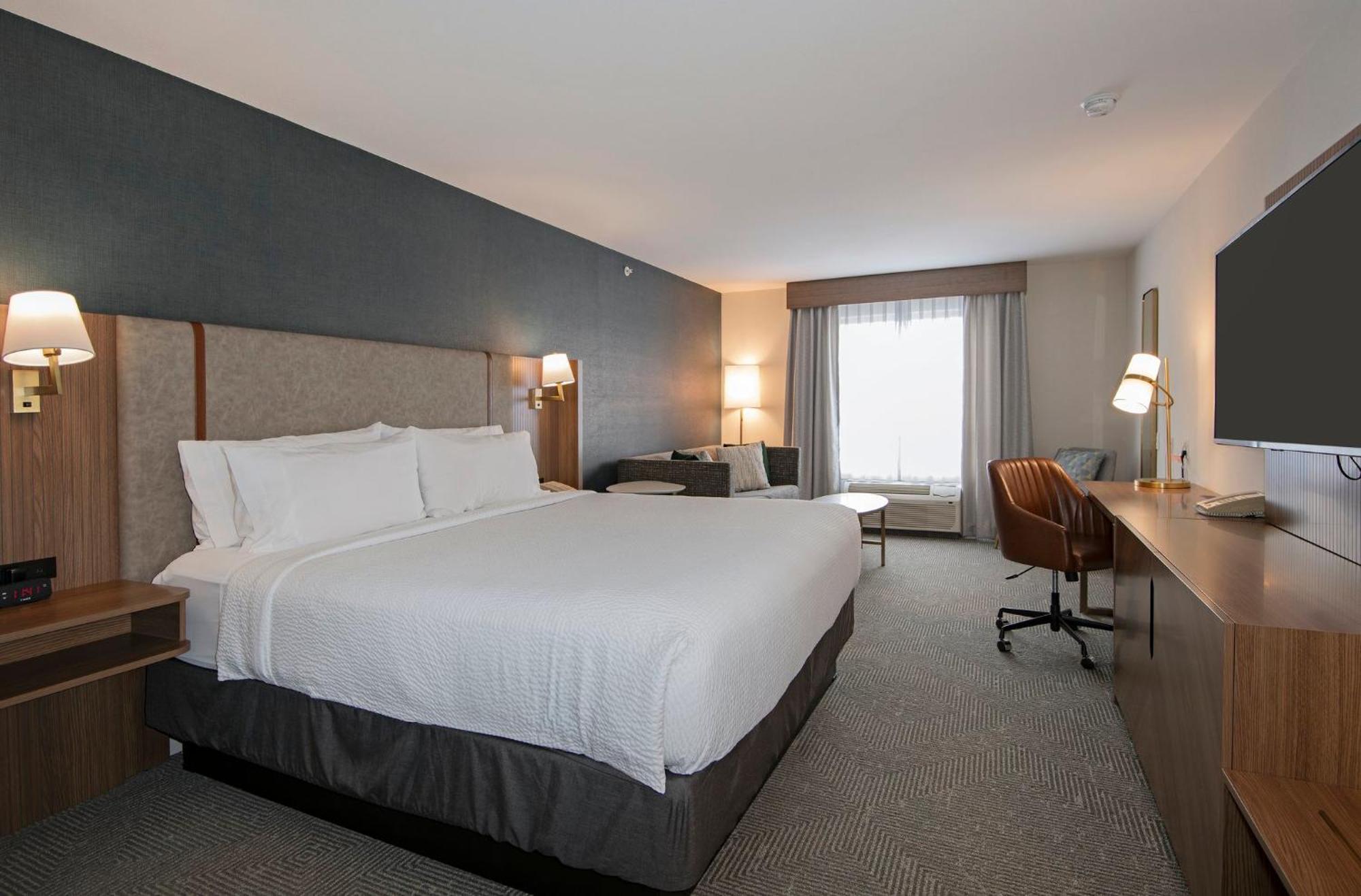 And Suites-kamloops By Ihg