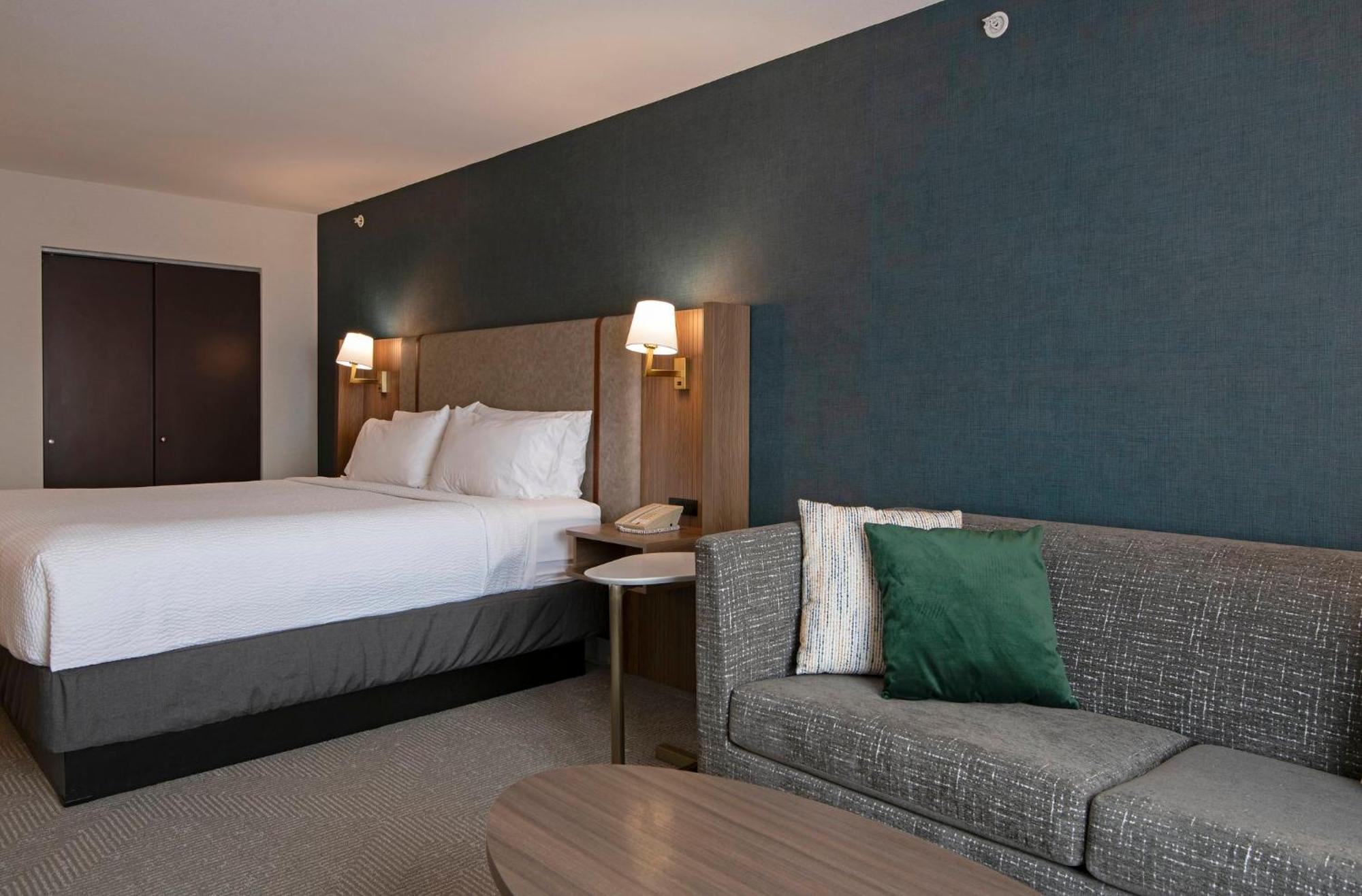 Hotel And Suites-kamloops By Ihg Kamloops
