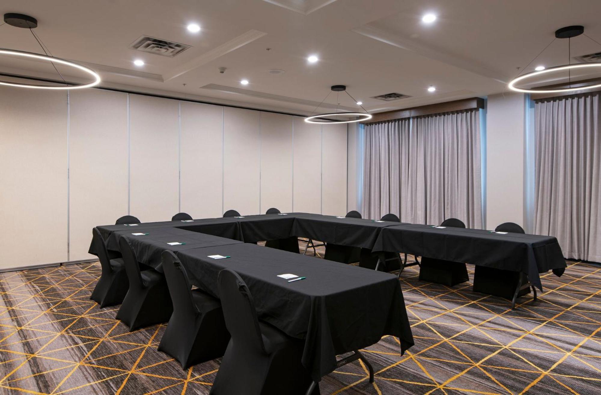 And Suites-kamloops By Ihg 3*