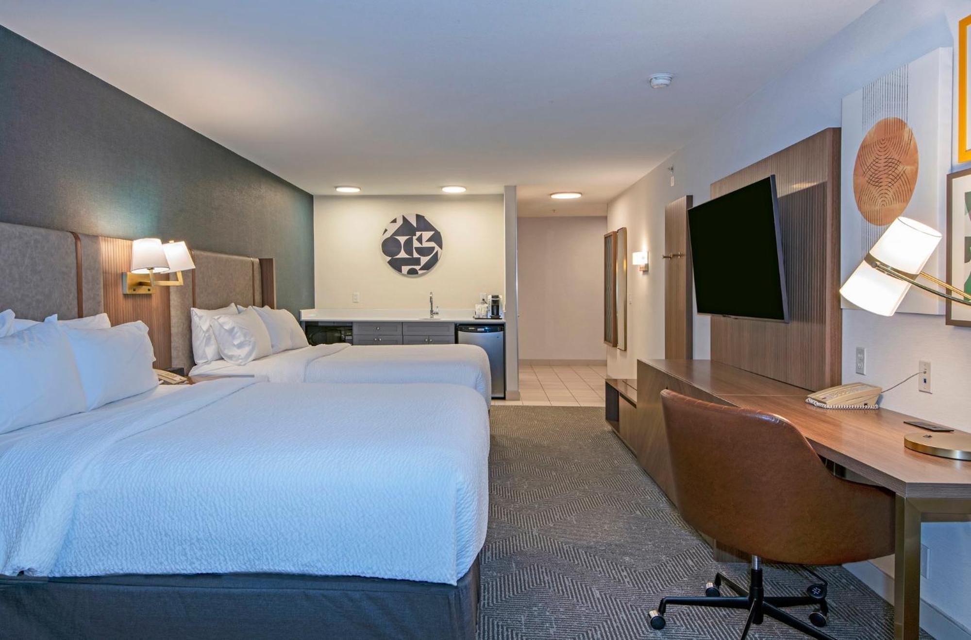 Hotel And Suites-kamloops By Ihg 3*