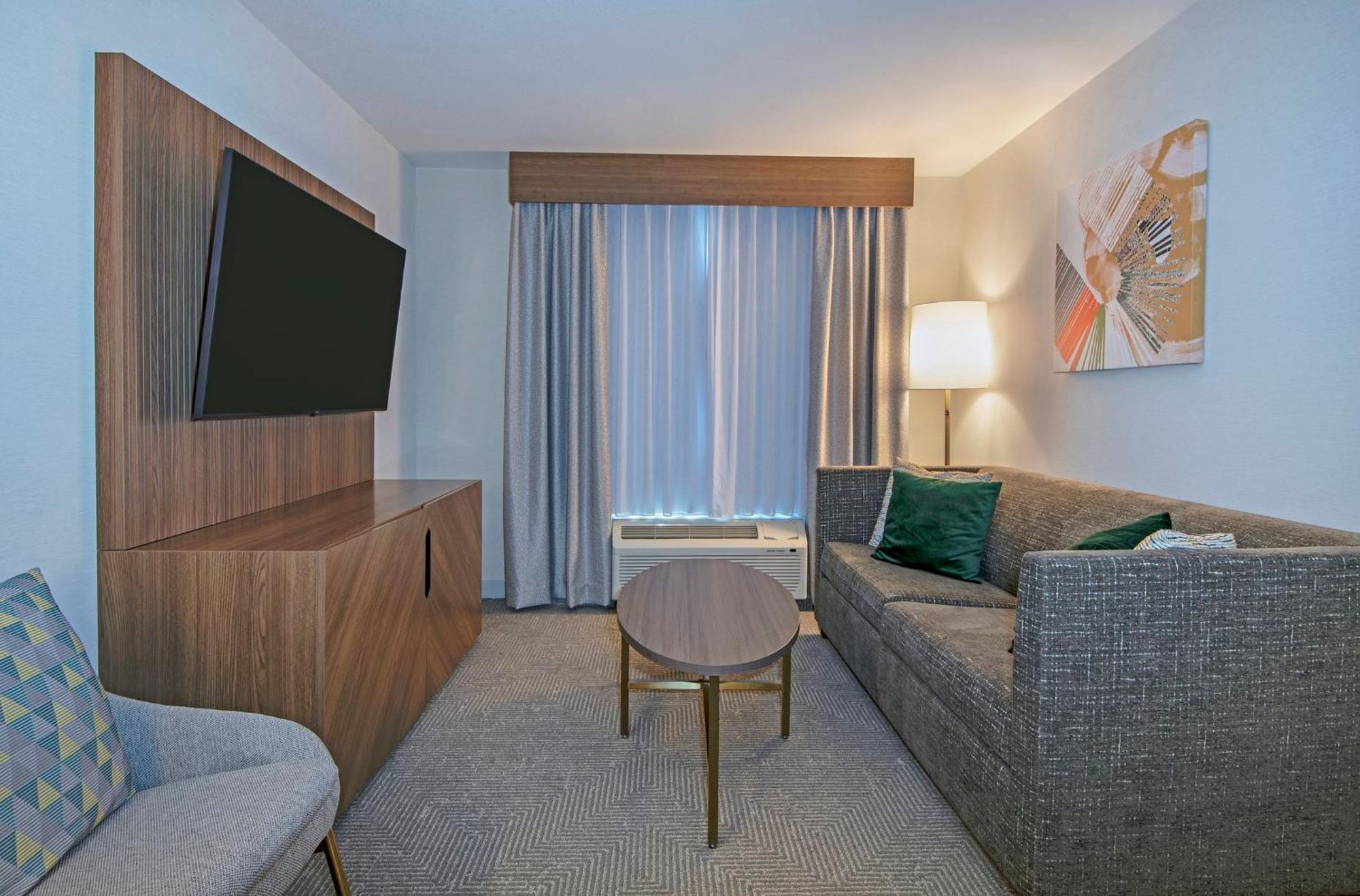 And Suites-kamloops By Ihg 3*