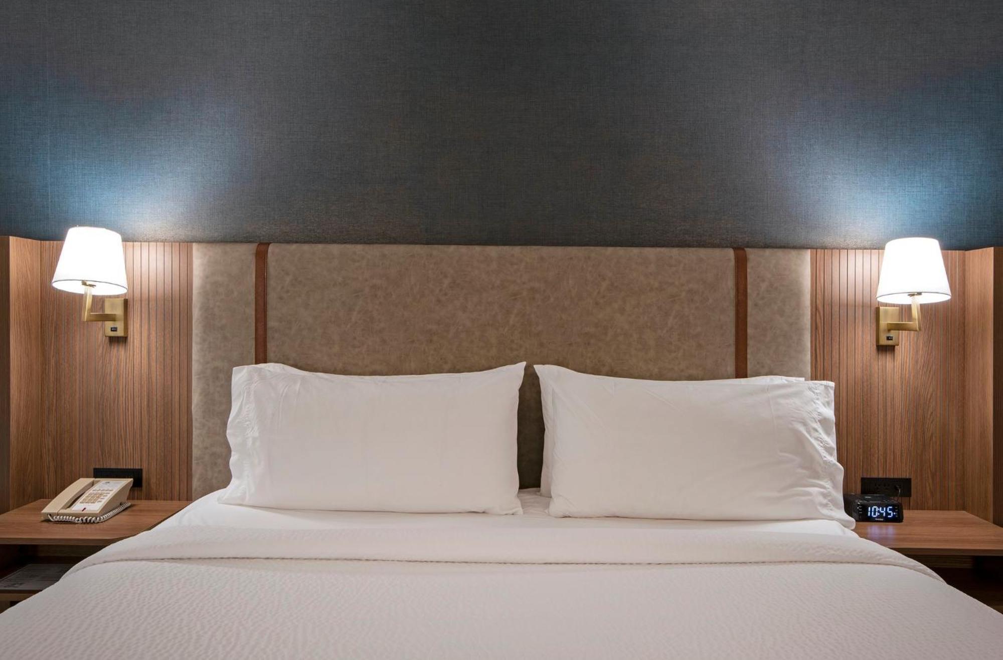 Hotel And Suites-kamloops By Ihg Kamloops