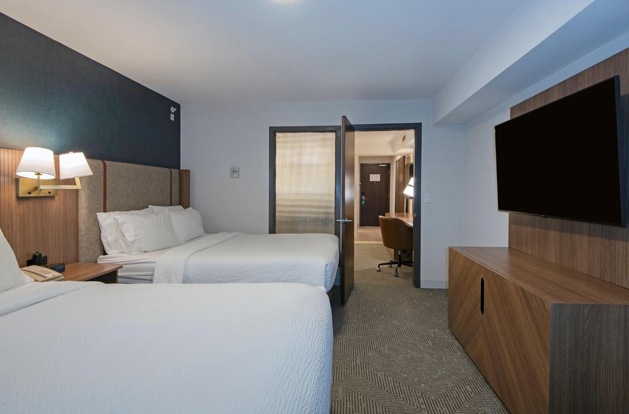 And Suites-kamloops By Ihg Hotel 3*