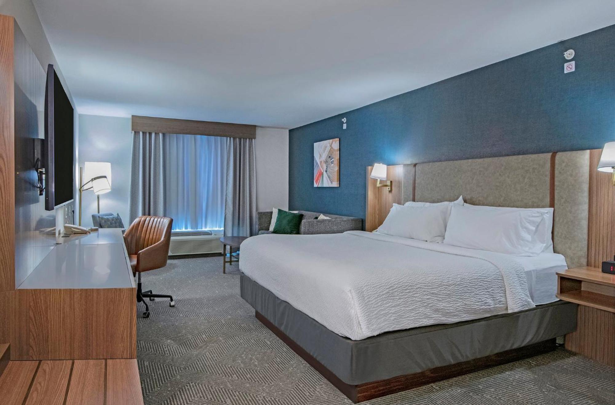 Hotel And Suites-kamloops By Ihg 3*
