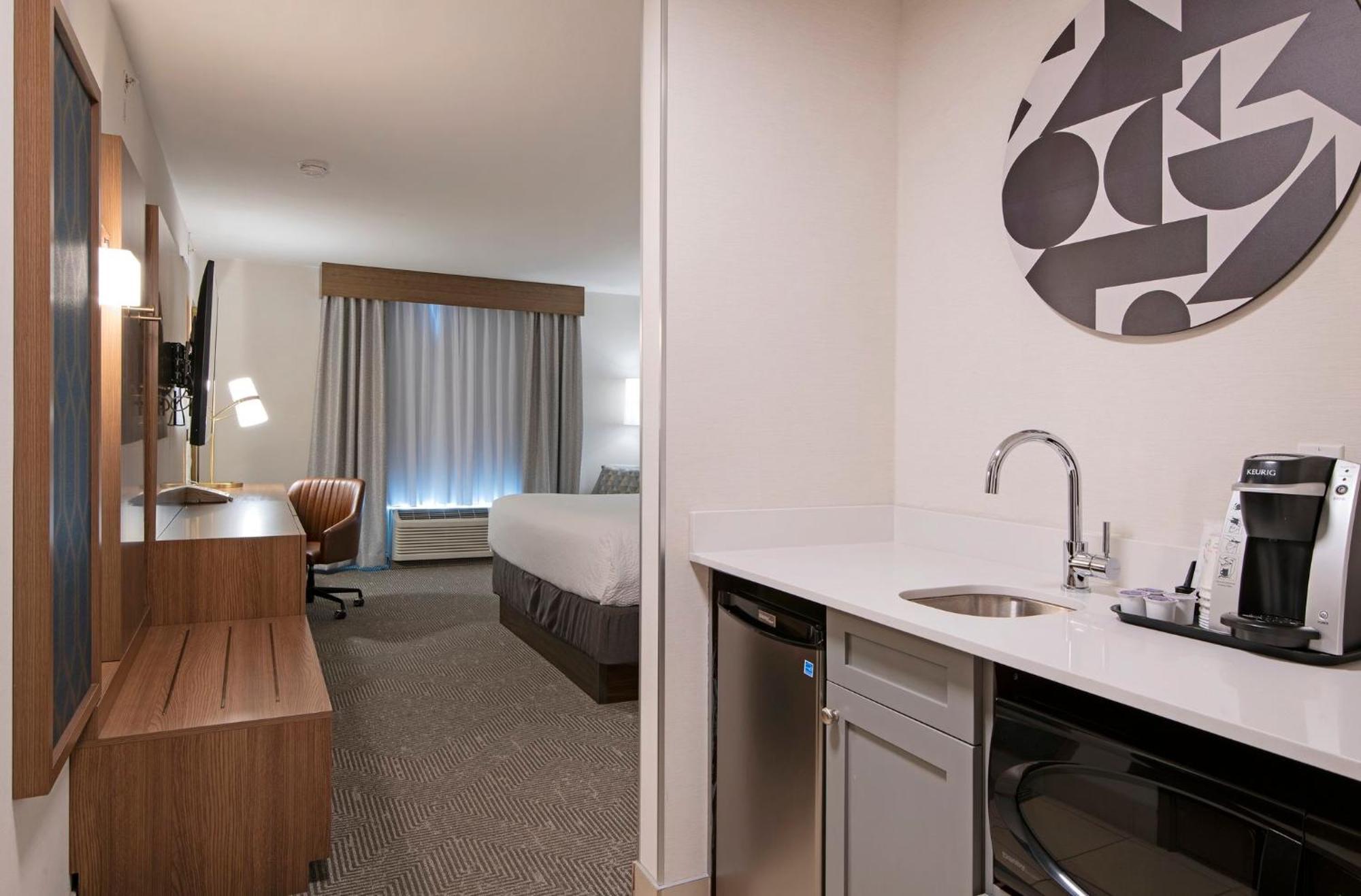 And Suites-kamloops By Ihg