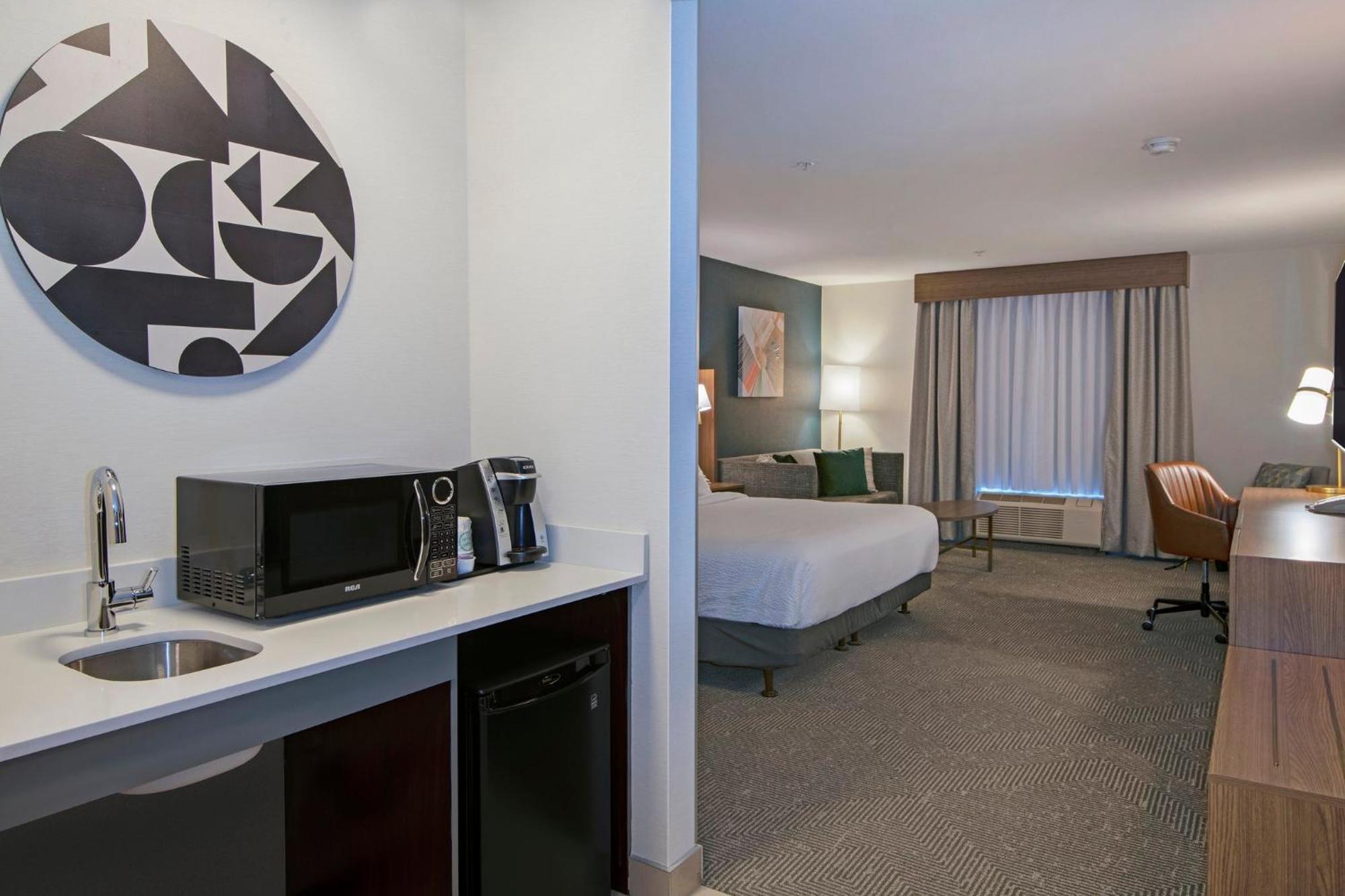 And Suites-kamloops By Ihg Hotel Kamloops